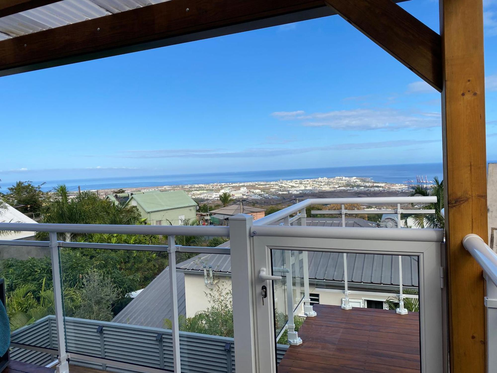 Location Saisonniere A Portee De Vue La Possession Exterior foto